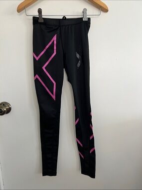 2XU women’s Leggings with Pink Graphic Accents